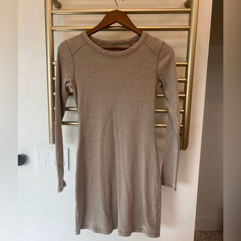 Everlane Classic Long Sleeve Dress in Tan, size XS